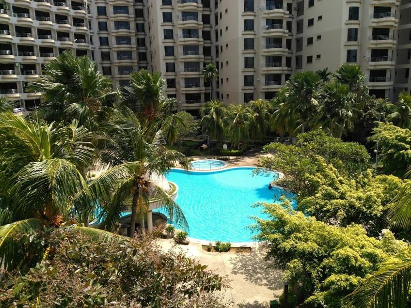 Riviera Bay Condominium, Tanjung Kling Kampong Lereh Luaran gambar